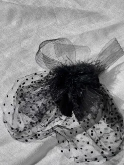 Masks*Mew Mews Fashion Vlad Feather Mesh Cocktail Hat In Black